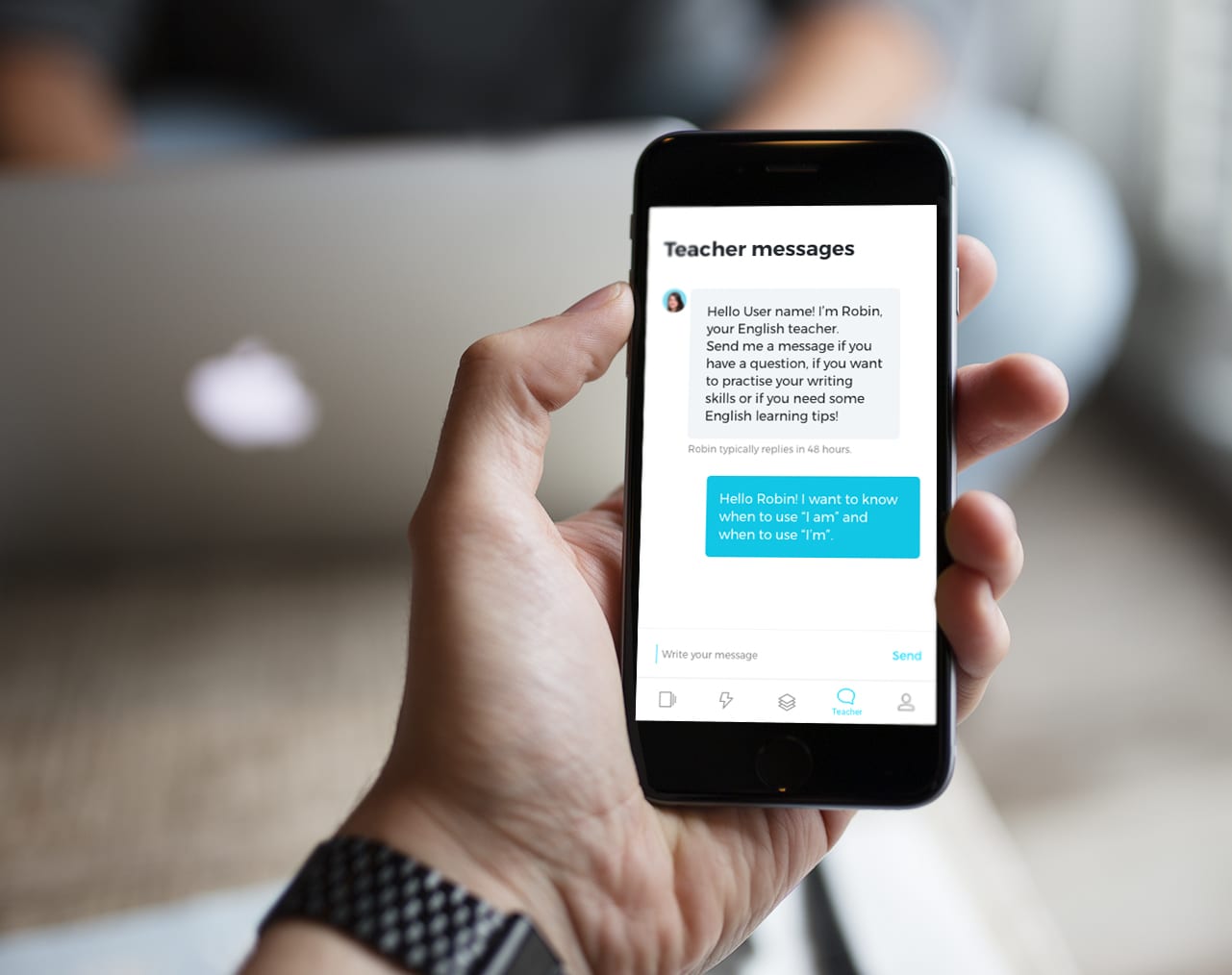 conversa entre professor e aluno no bate-papo do app Exemplo de uma conversa entre professor e aluno no bate-papo do app do curso de inglês da ABA English em um celular.